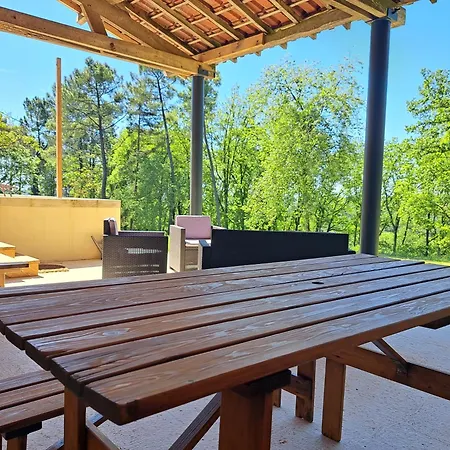 Holiday home Gite L'oustal Du Berger Goujounac